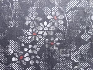 アンティーク　草花模様織り出し本場泥大島紬着物(5マルキ)